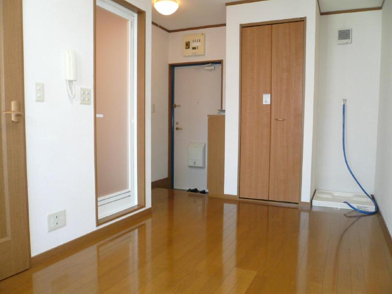 Living and room. Western-style (the same type)