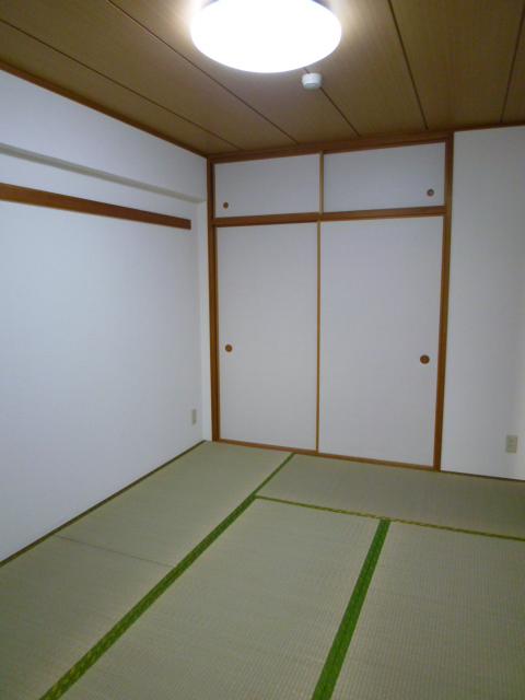 Non-living room. Indoor (12 May 2013) Shooting