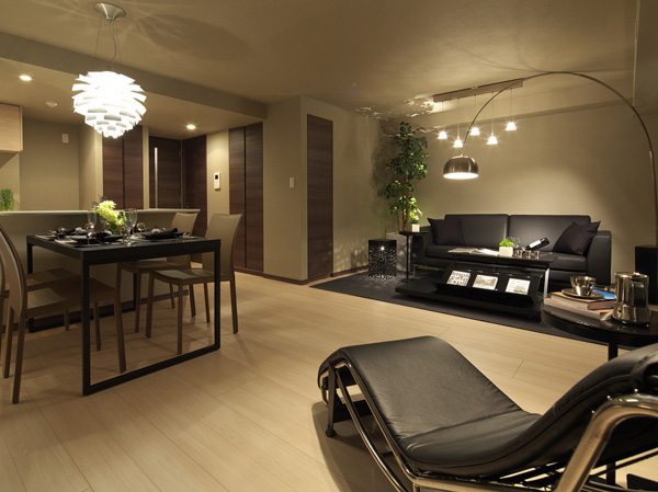 Living.  [living ・ dining] Living to be living on the main stage ・ Dining, I aimed a bright and open space development as a public space in which family members gather. (Select plans that took the partition of the model room D-type (LD / Application deadline Yes ・ Free of charge) is what was taken in April 2013. Also, And a part paid option. furniture ・ Furniture etc. are not included in the sale price)