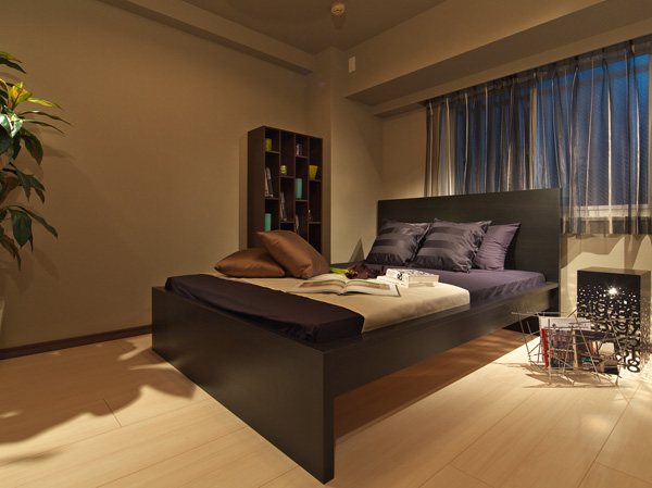 Living.  [Master bedroom] About 6-mat of Western-style decor walk-in closet (1). Also it fits the room is clean at a double bed.