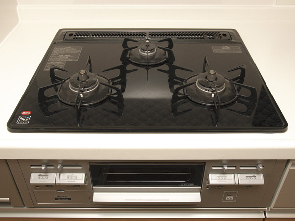 Kitchen.  [Glass top 3-burner stove] The surface of the stove is in your easy-care glass top specification, Also features anhydrous single-sided grill to save the time and effort. Also, And also comes with fire extinguishing function, and the like scorching, We also considered to safety.