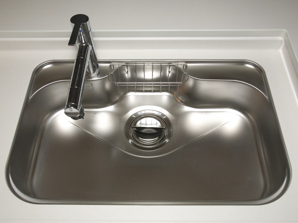 Kitchen.  [Water purifier integrated mixing faucet / Quiet sink] Water by a simple operation ・ Switch the hot water, Adopt a water faucet that also combines water purification function. It can be used to wash your care and cooking utensils of the sink that can be drawn head. Also, The material to reduce the vibration to sink back attached, Anxious water has been established to suppress quiet sink it sound.