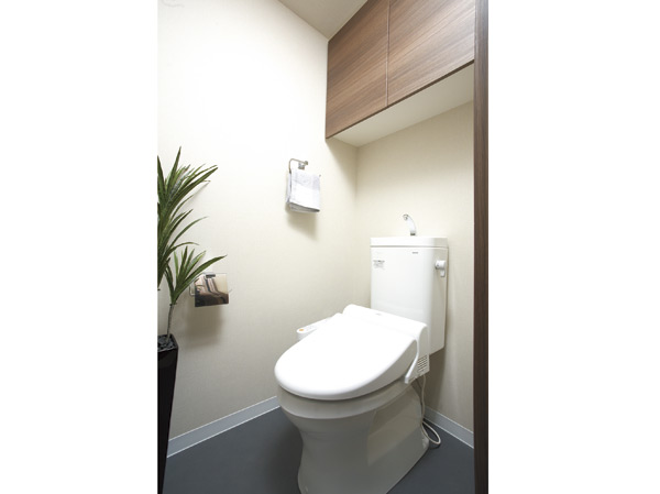 Interior.  [Bidet function toilet] Water-saving and energy-saving can be washed with a bidet and a little water "twin tornado wash" and dirt is hard luck "Sefi on Detect" processing, With advanced edge shape "Sugofuchi", Day-to-day care employs a simple toilet bowl. Toilet is happy to convenient and household.