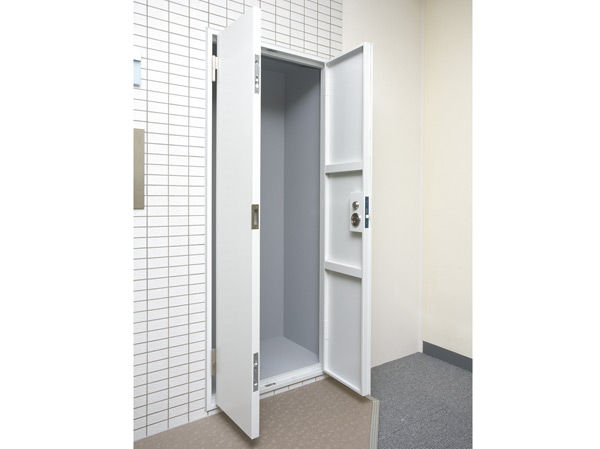 Interior.  [trunk room] Fully equipped with all units trunk room in the "Plessis Koiwa Ease". To increase the storage capacity, It will be clean and put away in the dwelling unit.