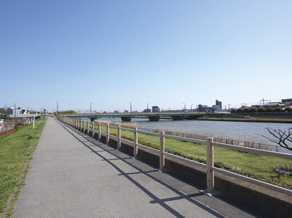 Surrounding environment. Shin'nakagawa green space (a 3-minute walk, About 200m)