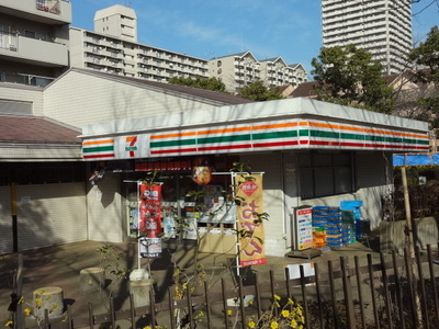 Convenience store. 5m to Seven-Eleven (convenience store)