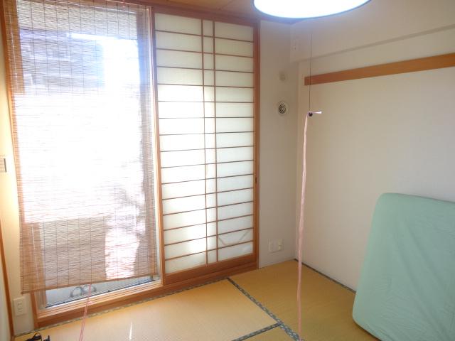 Non-living room. Indoor (12 May 2013) Shooting