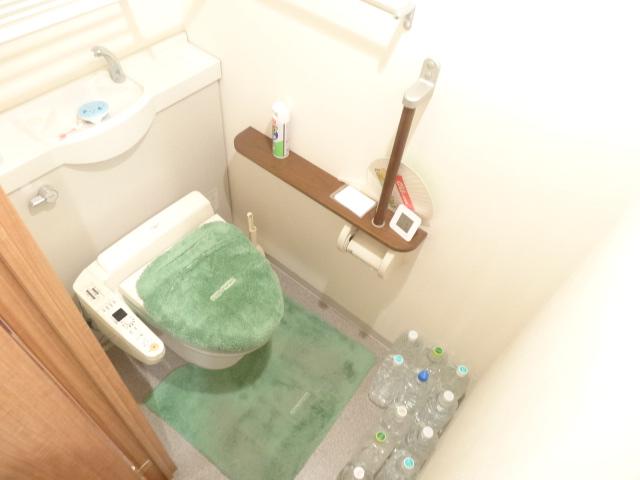 Toilet. Indoor (12 May 2013) Shooting