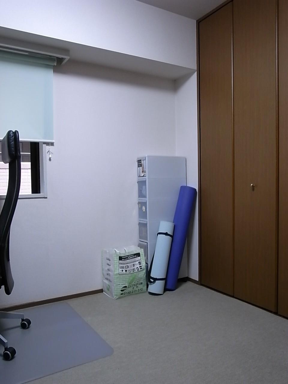 Non-living room. Western part It is recommended for children because it is the room carpet