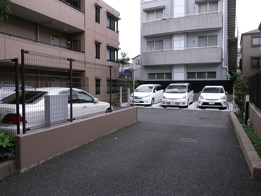 Parking lot. Mechanical parking There are currently free