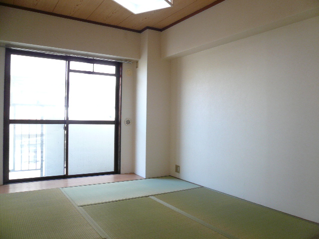 Living and room. Japanese-style room ・ Sunny ☆