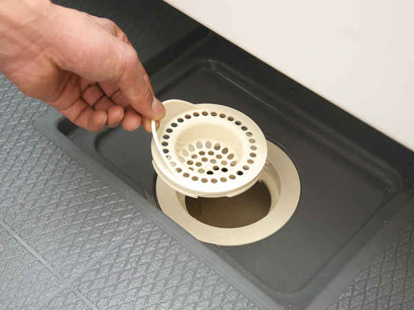 Bathing-wash room.  [Easy discarded hair catcher] Easily gathered hair, And it is easy to throw in with a large knob, You easily can be done every day of cleaning.