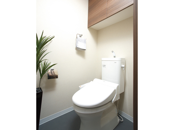 Bathing-wash room.  [Water-saving ・ Consideration to a power-saving the bidet function with toilet] Water-saving and energy-saving of the bidet can be washed with a little water "twin tornado wash" and dirt is hard luck "Sefi on Detect" processing, With advanced edge shape "Sugofuchi", Day-to-day care employs a simple toilet bowl. Also, Wash water volume, Toilet is happy to households to achieve a company's conventional water-saving compared to about 70% in.