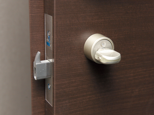 Security.  [Crime prevention thumb turn] It is the modus operandi of the burglar, along with picking suppress the "thumb turning". Tool is a difficult structure is unlocked as you forcibly Mawaso, etc.. (It was taken the model Room C type in February 2013. Also, And a part paid option. furniture ・ Furniture etc. are not included in the sale price)