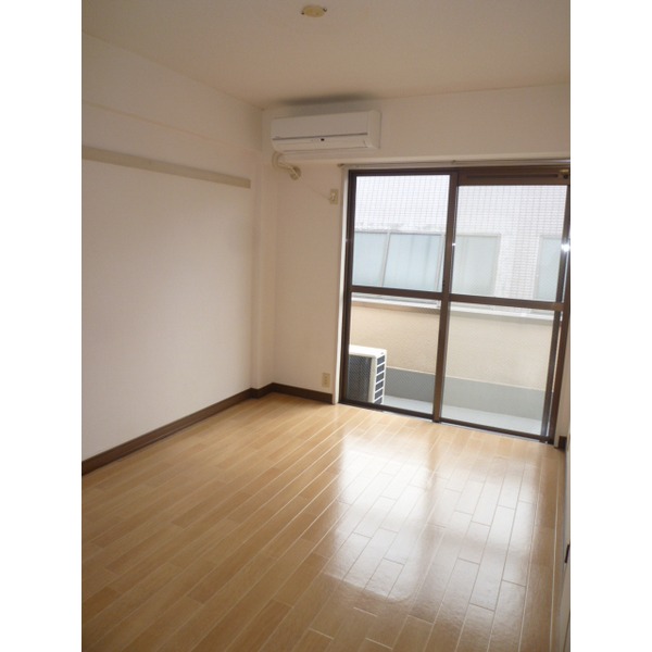 Living and room. 302 No. room