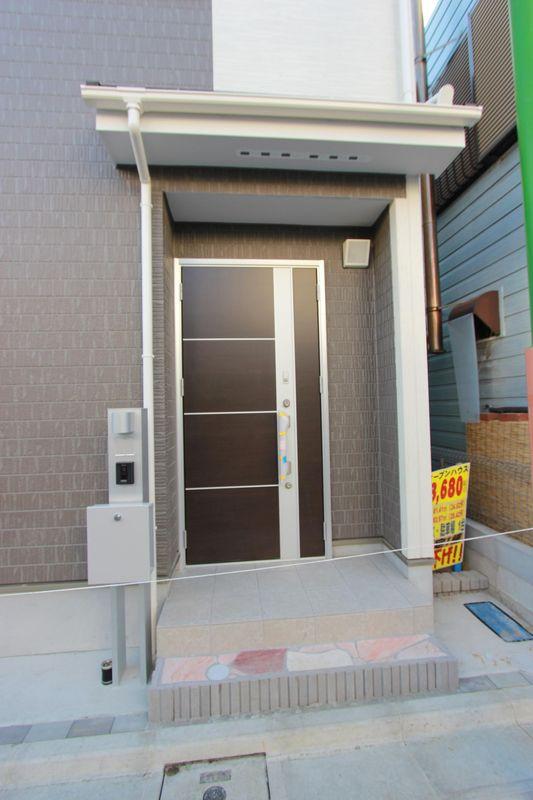 Entrance. Entrance Exterior Photos