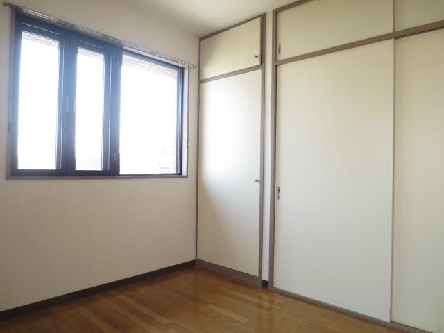 Living and room. Bright shades of friendly atmosphere flooring