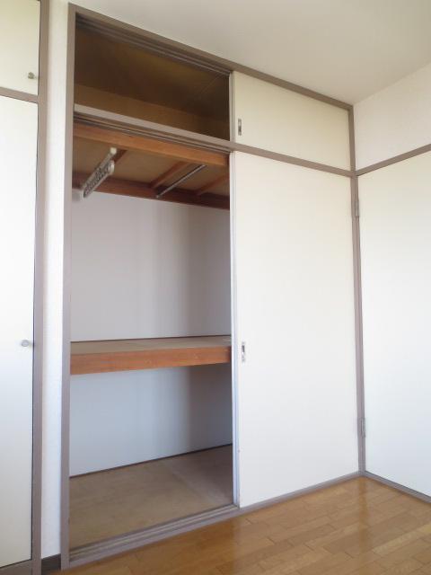 Receipt. Abundant storage space