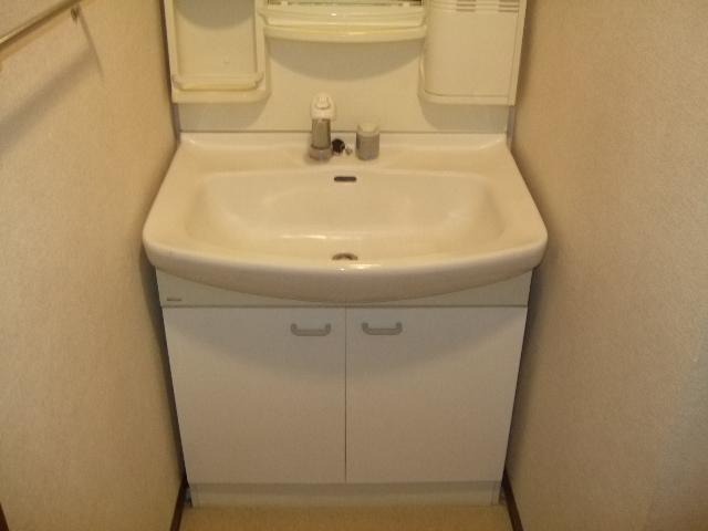 Washroom. Independent wash basin