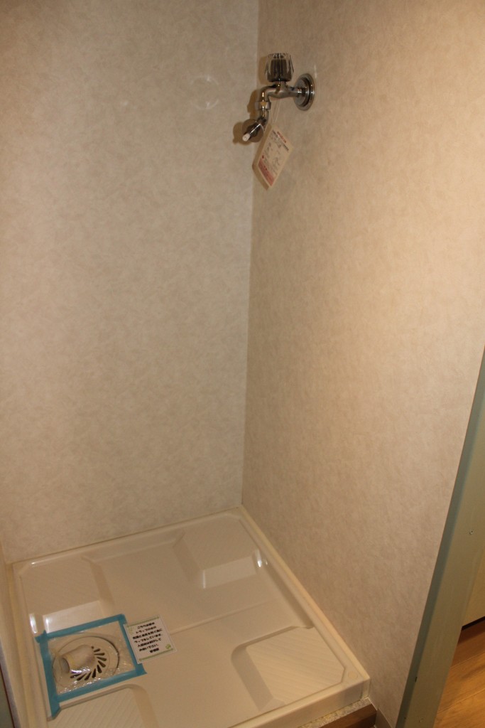 Other Equipment. Indoor Laundry Storage is equipped.