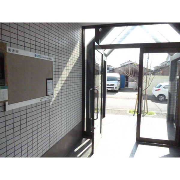 Entrance. It is a moderately stairs.