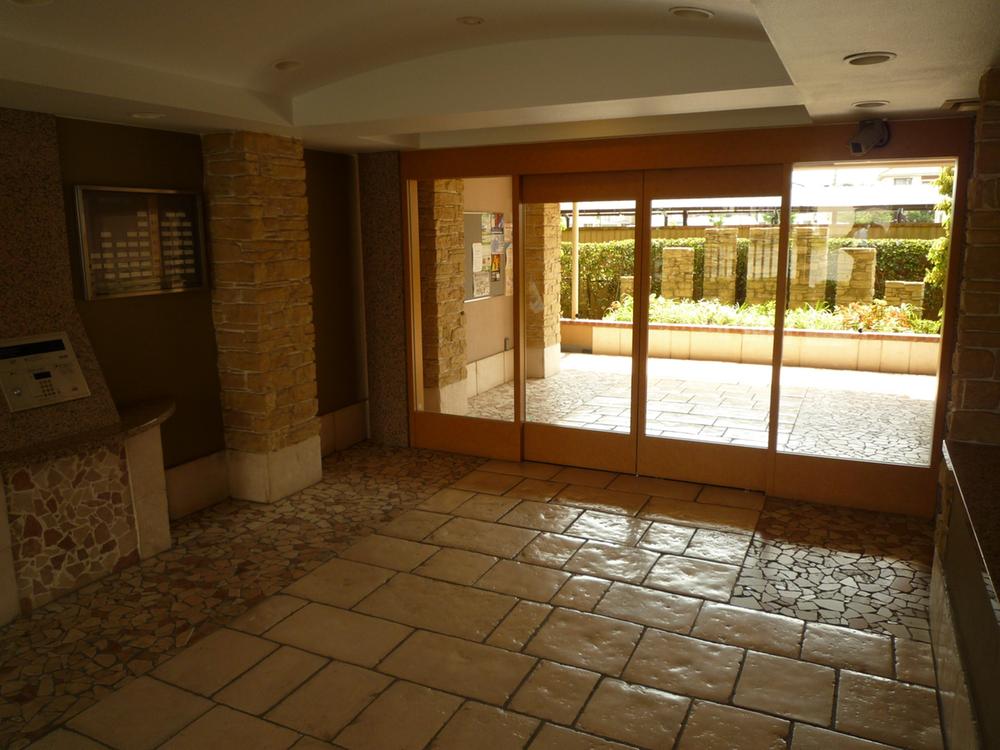 Entrance. Common areas Home delivery is with a box.