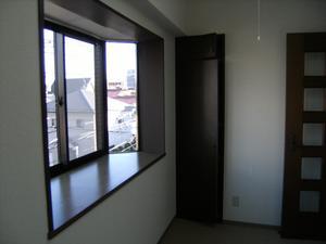 Washroom. Independent wash basin ・ Washing machine in the room