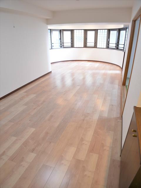 Living. Living rounded