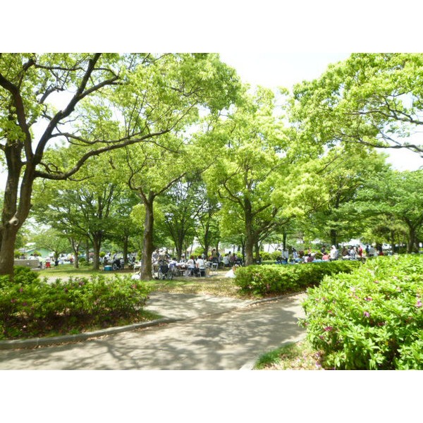 park. Kitashinozaki 446m until chome Square (park)