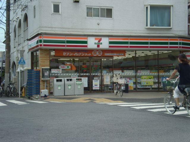 Convenience store. 290m to Seven-Eleven (convenience store)
