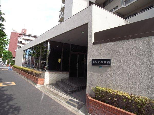 Entrance. Mansion before the development has been the sidewalk