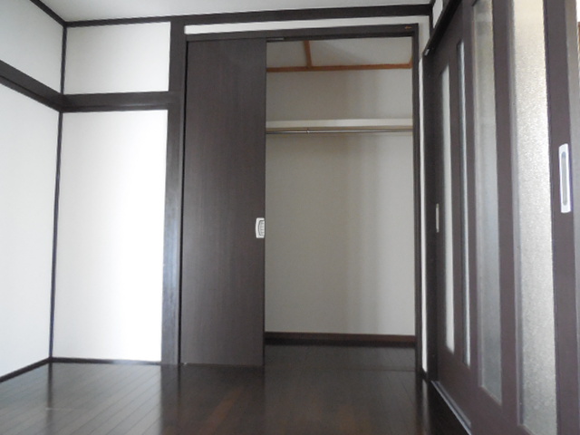 Receipt. Large closet in the 5.5 Pledge of Western-style with a depth of between 1! 