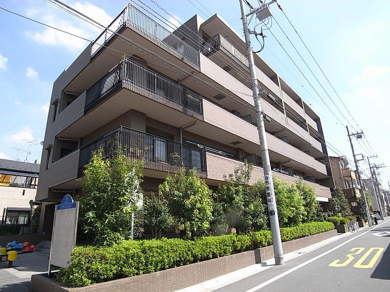 Local appearance photo. Exterior of 2013 in late September shooting