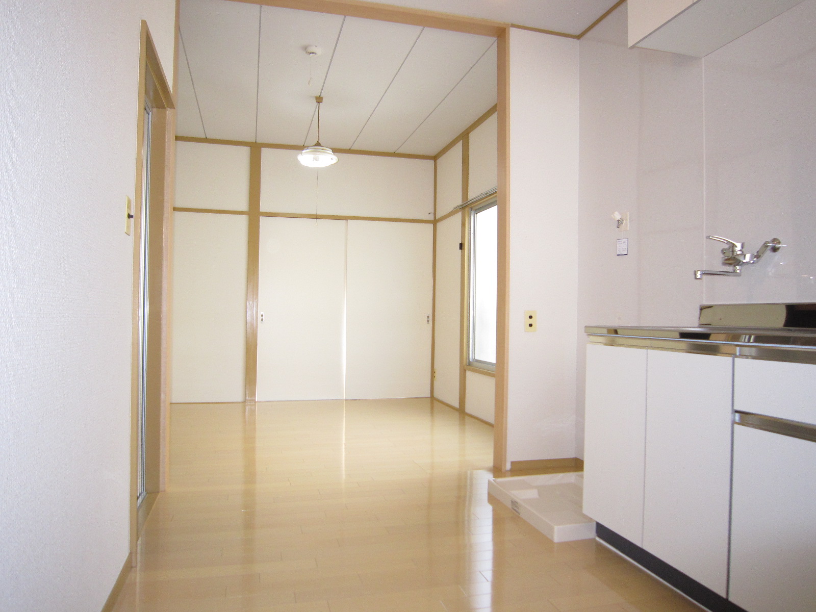 Living and room. From the front door Flooring ・ Wallpaper re-covered, etc. is already renovation. 