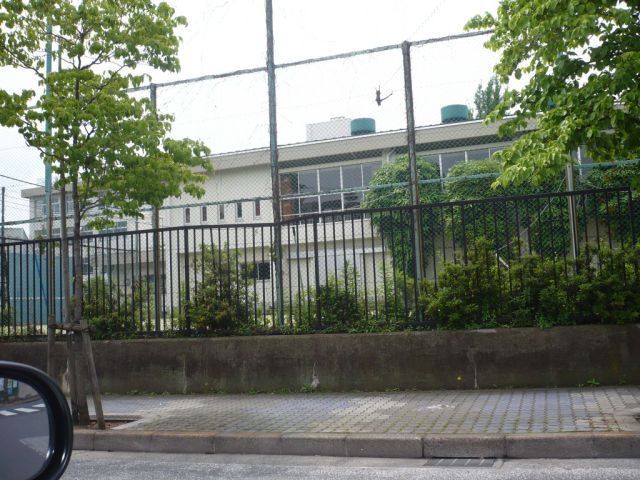 Junior high school. Municipal Shinozaki until the second junior high school (junior high school) 540m