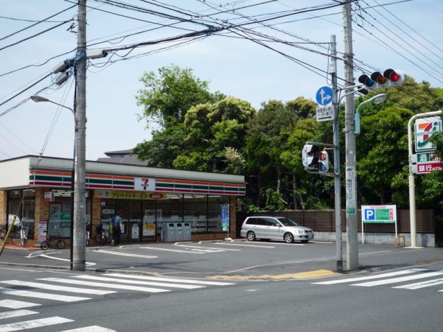 Convenience store. 80m until the Seven-Eleven (convenience store)