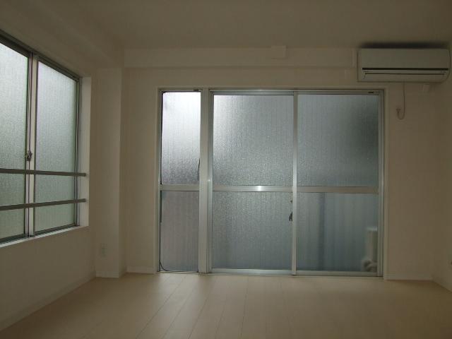 Living and room. Western-style 1