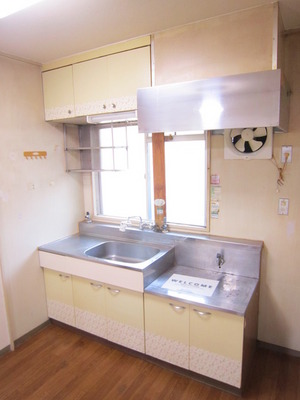 Kitchen. Two-burner gas stove installation Allowed