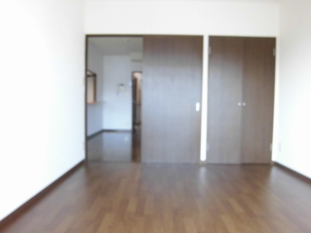 Living and room. Western-style 6 Pledge