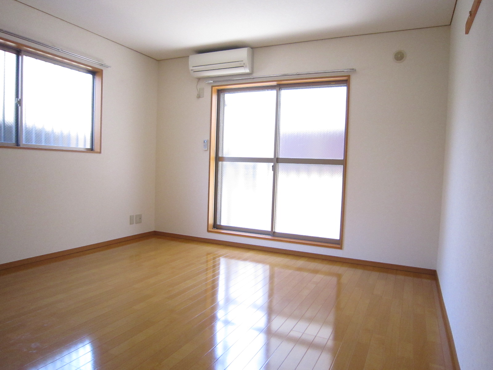 Living and room. Western-style 8 pledge