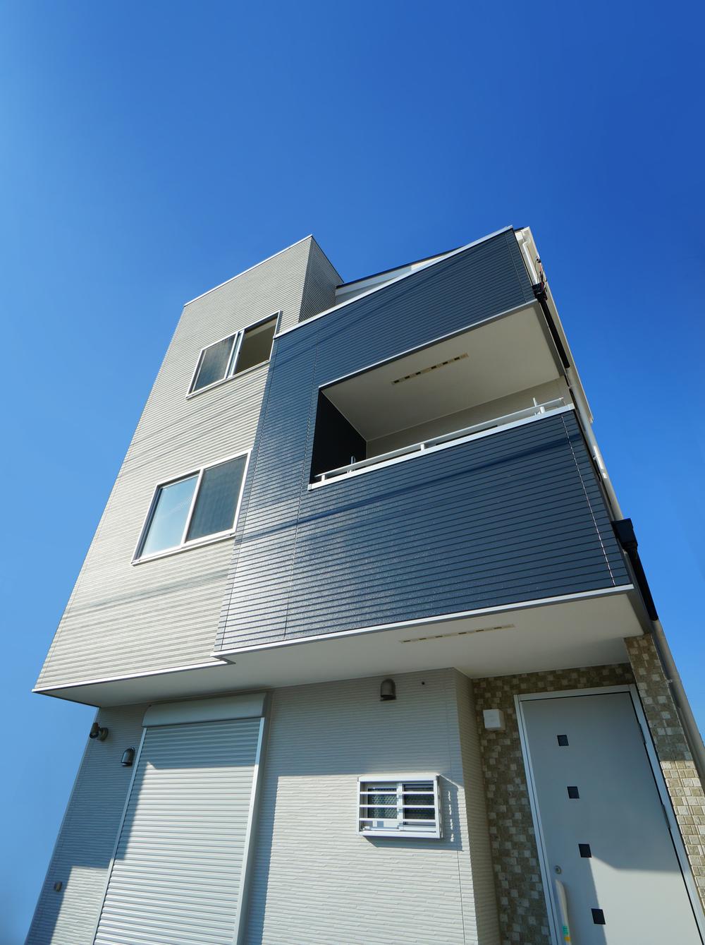 Local appearance photo. ■ 3-story pour the sunlight from the south ■ Sharp modern exterior design