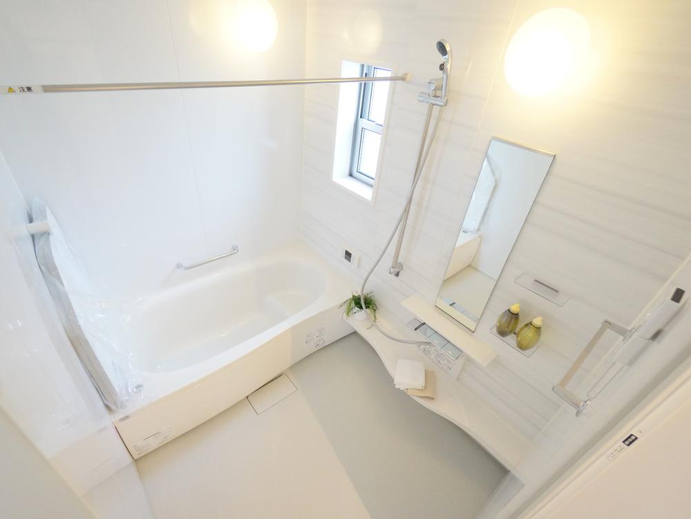 Bathroom. ■ 1.25 square meters bathroom breadth of room to put in the family ■ Bathroom ventilation dryer standard installation