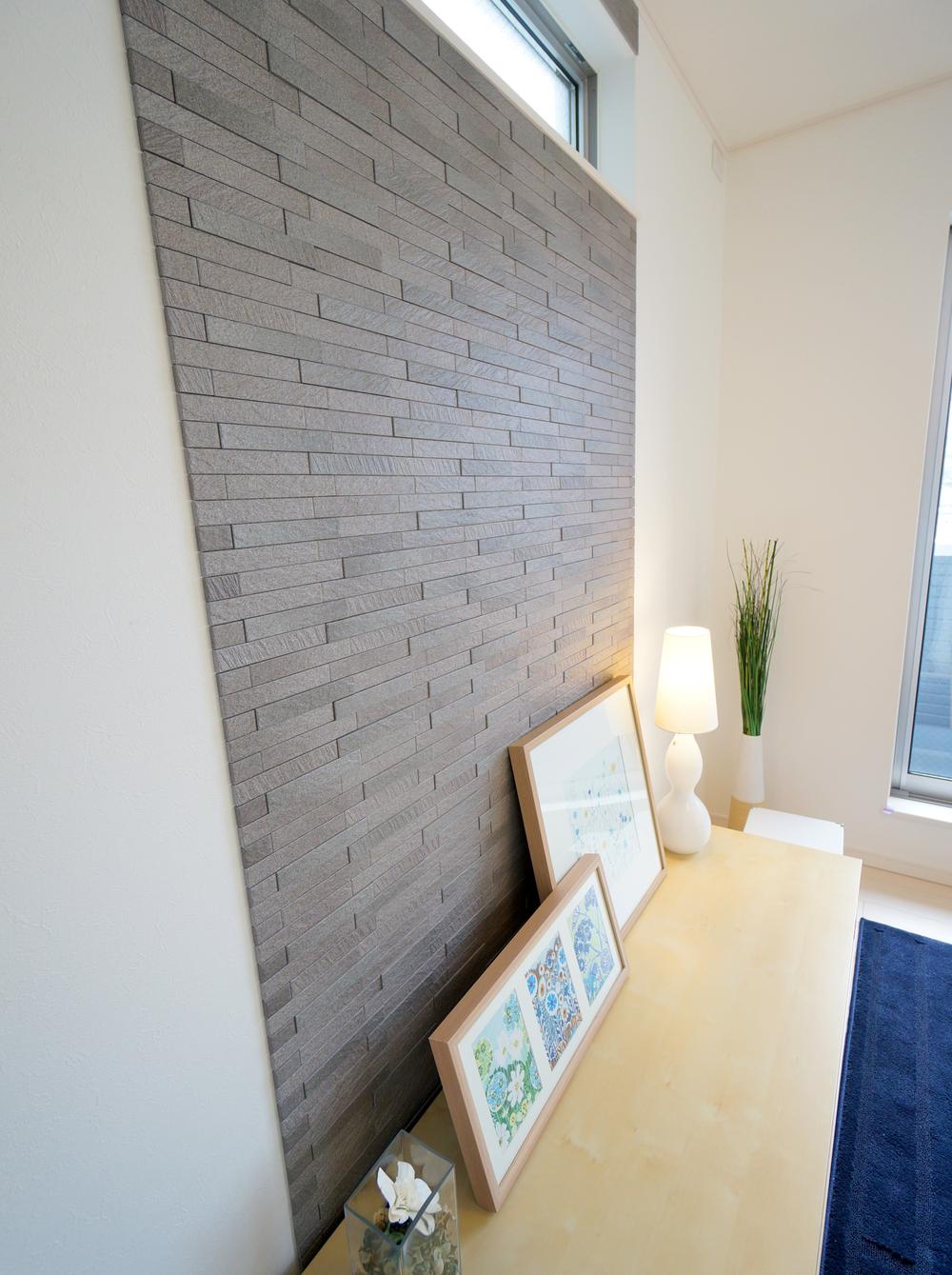 Living. Established the eco-carat by the width of the living room of the high-side light (high window). In addition to the Moisture function, Texture with unevenness is attractive.