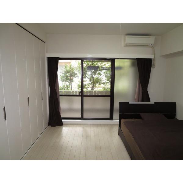 Non-living room. There is a ceiling height, Thank sense of openness.