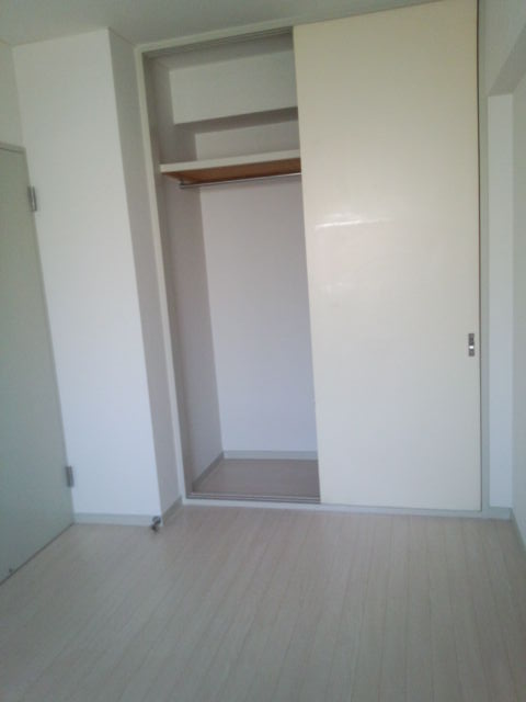 Other room space. Western-style 4 Pledge