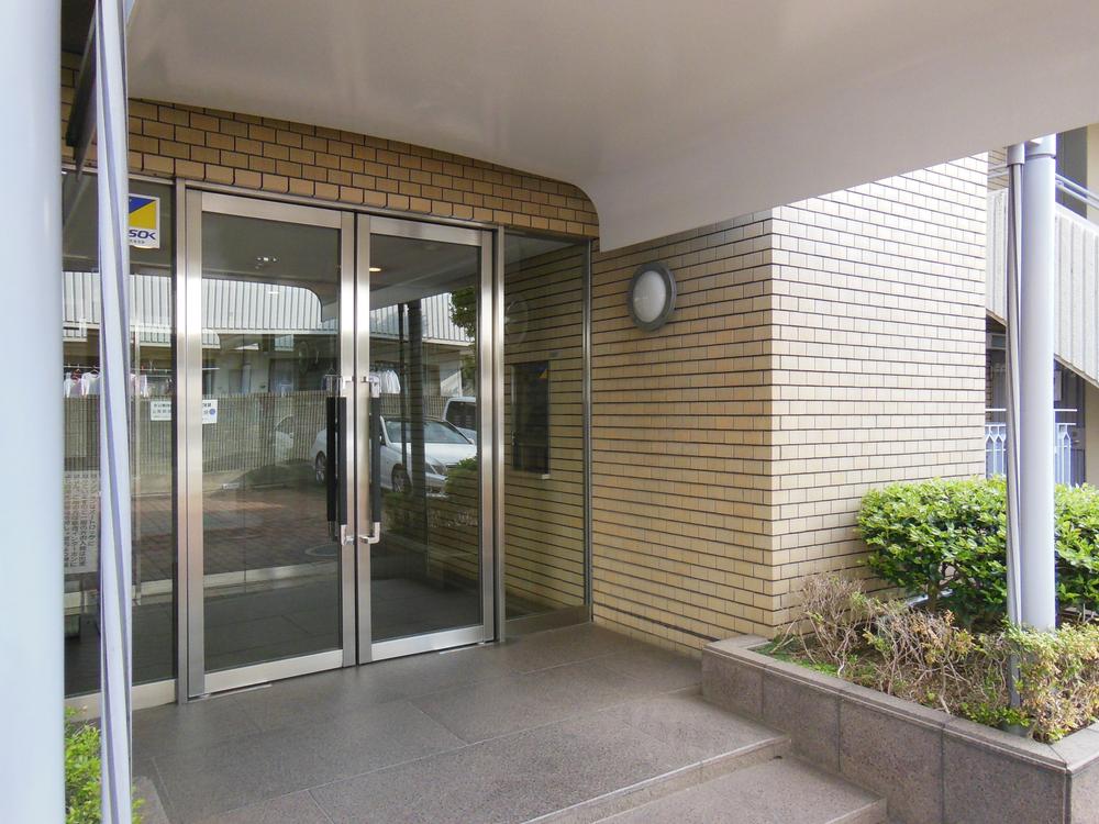 Entrance. Common areas