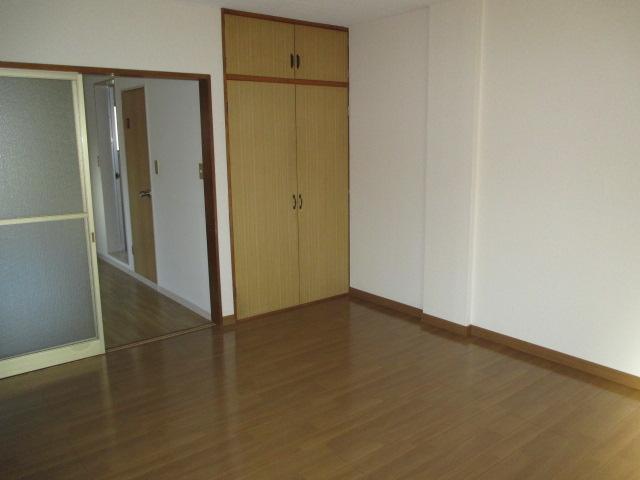 Living and room. Western-style 3