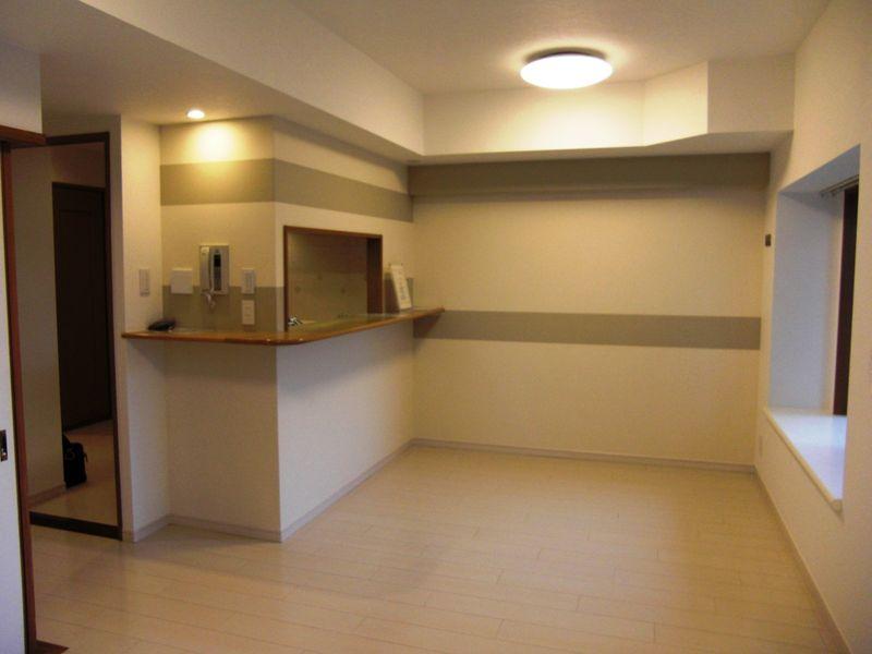 Living. Introspection of living, Since the counter kitchen, You can easily carry the food in the living room.