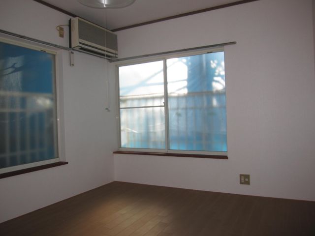 Living and room. Facing south