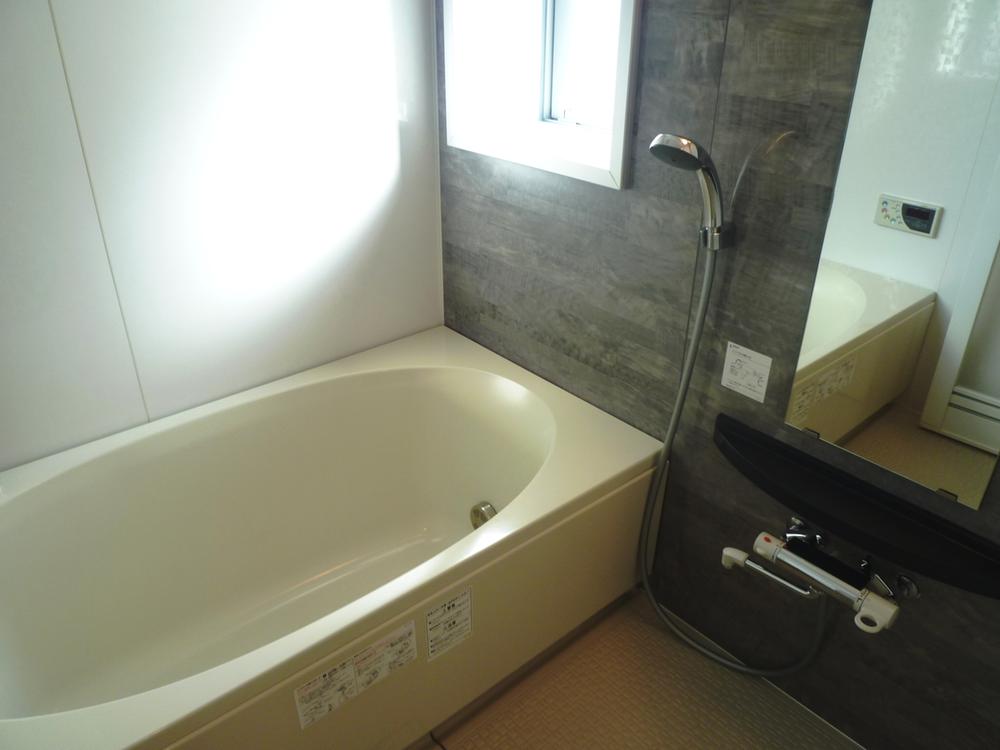 Bathroom. Bathroom (12 May 2013) Shooting ● bright bathroom of with window